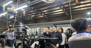 Chủ tịch ADB thăm nhà máy sản xuất xe máy điện Selex Motors