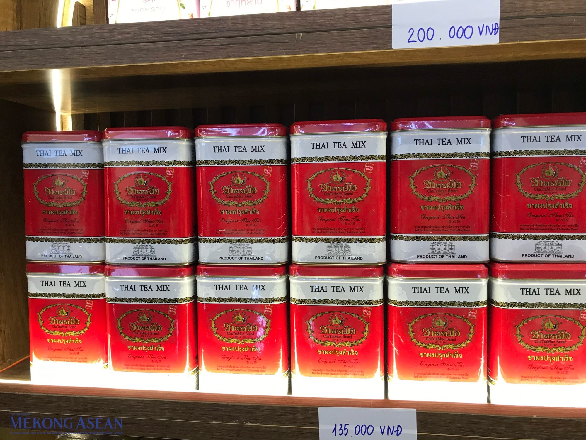 Thương hiệu tr&agrave; sữa ChaTraMue của Th&aacute;i Lan đ&atilde; cập bến H&agrave; Nội với cửa h&agrave;ng đầu ti&ecirc;n nằm tr&ecirc;n phố B&agrave; Triệu. Đ&acirc;y l&agrave; thương hiệu tr&agrave; sữa được nhiều du kh&aacute;ch v&iacute; &amp;amp;amp;quot;cứ đi Th&aacute;i l&agrave; phải uống&amp;amp;amp;quot; với hệ thống c&aacute;c cửa h&agrave;ng phủ khắp đường phố, trung t&acirc;m thương mại tại Th&aacute;i Lan. Ảnh: H&agrave; Anh - Mekong ASEAN.