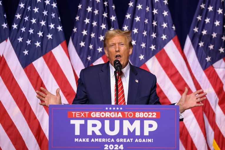 &Ocirc;ng Donald Trump ph&aacute;t biểu trong một cuộc vận động tranh cử tại Forum River Center, Georgia, ng&agrave;y 9/3. Ảnh: Reuters