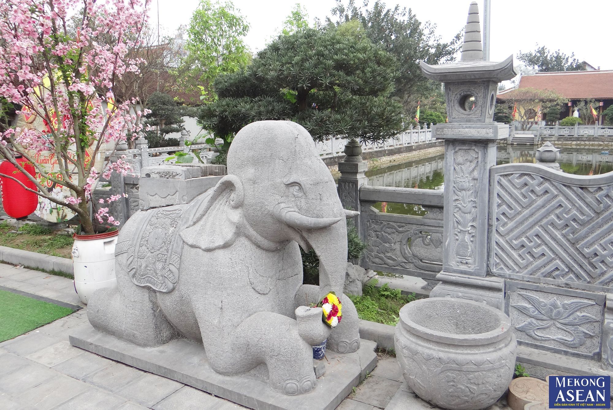 Lễ hội m&ugrave;a xu&acirc;n tại đền Tranh gồm c&oacute; phần lễ v&agrave; phần hội.