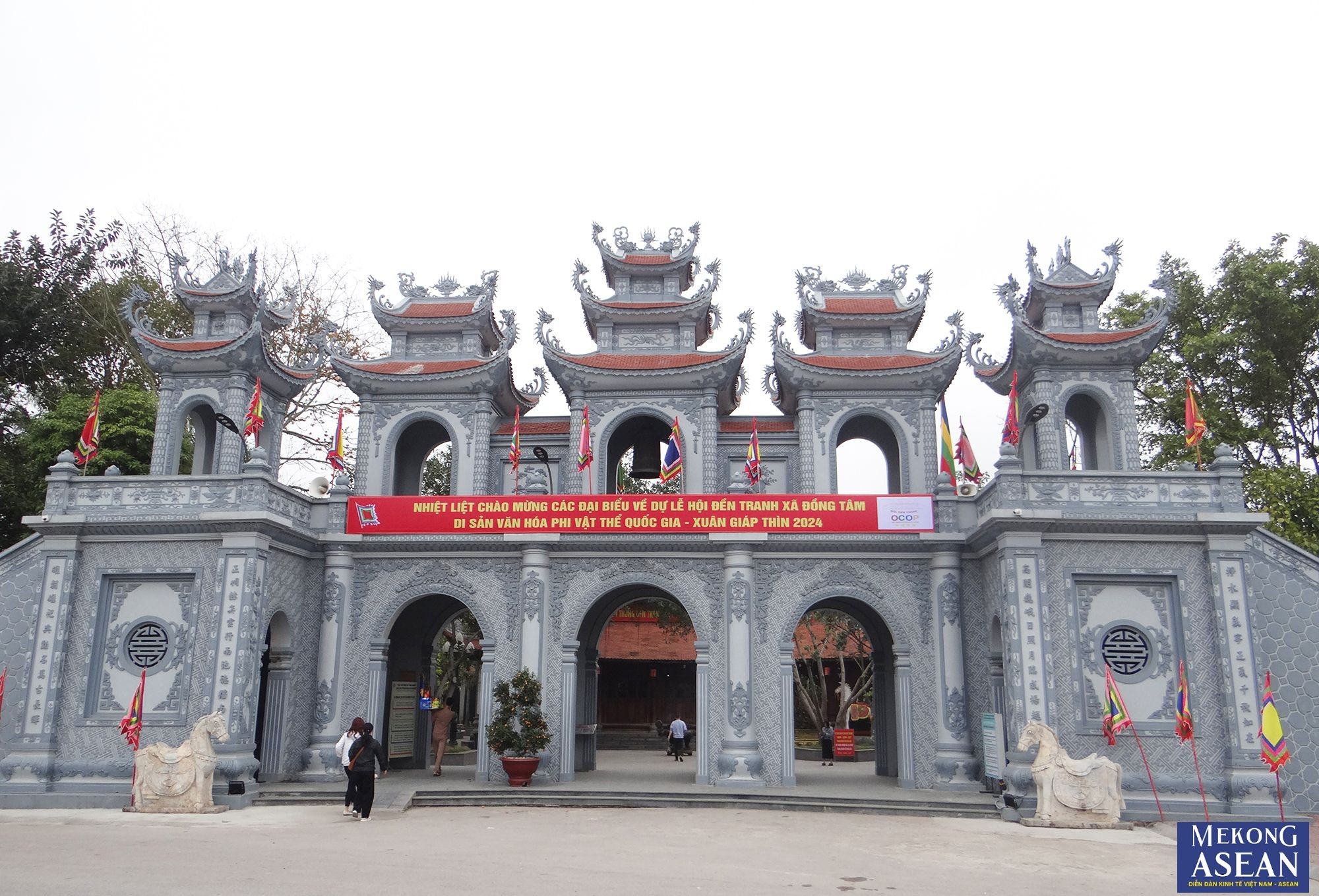 Đền Tranh tọa lạc tại th&ocirc;n Tranh Xuy&ecirc;n, x&atilde; Đồng T&acirc;m, huyện Ninh Giang, tỉnh Hải Dương.