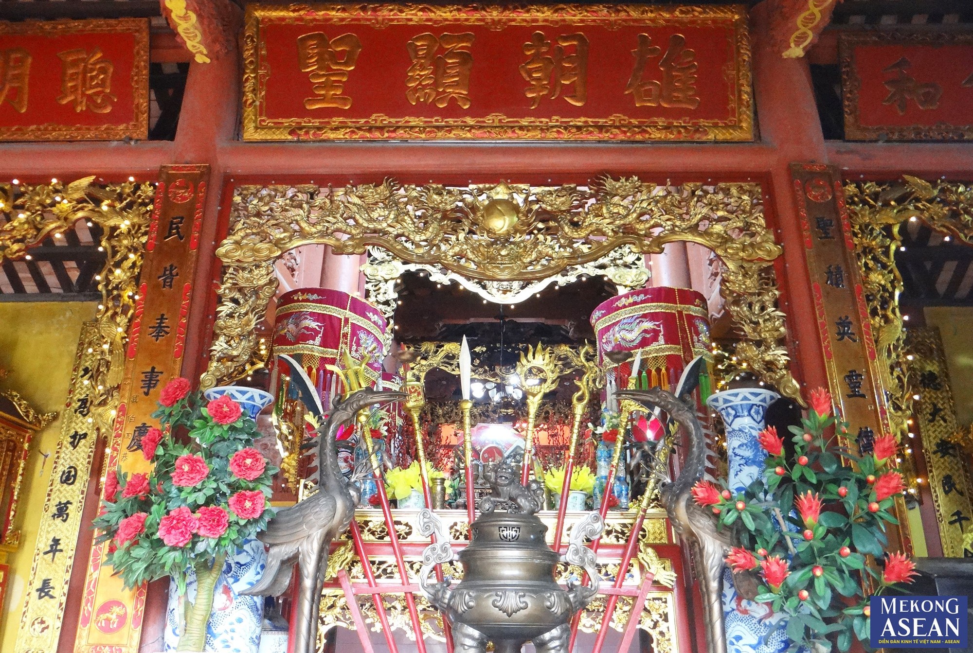 Dưới thời phong kiến, lễ hội tại đ&igrave;nh Cậy được duy tr&igrave; đến năm 1946 th&igrave; dừng lại do ảnh hưởng của cuộc kh&aacute;ng chiến chống thực d&acirc;n Ph&aacute;p, đ&igrave;nh v&agrave; ngh&egrave; bị ti&ecirc;u thổ để phục vụ kh&aacute;ng chiến.