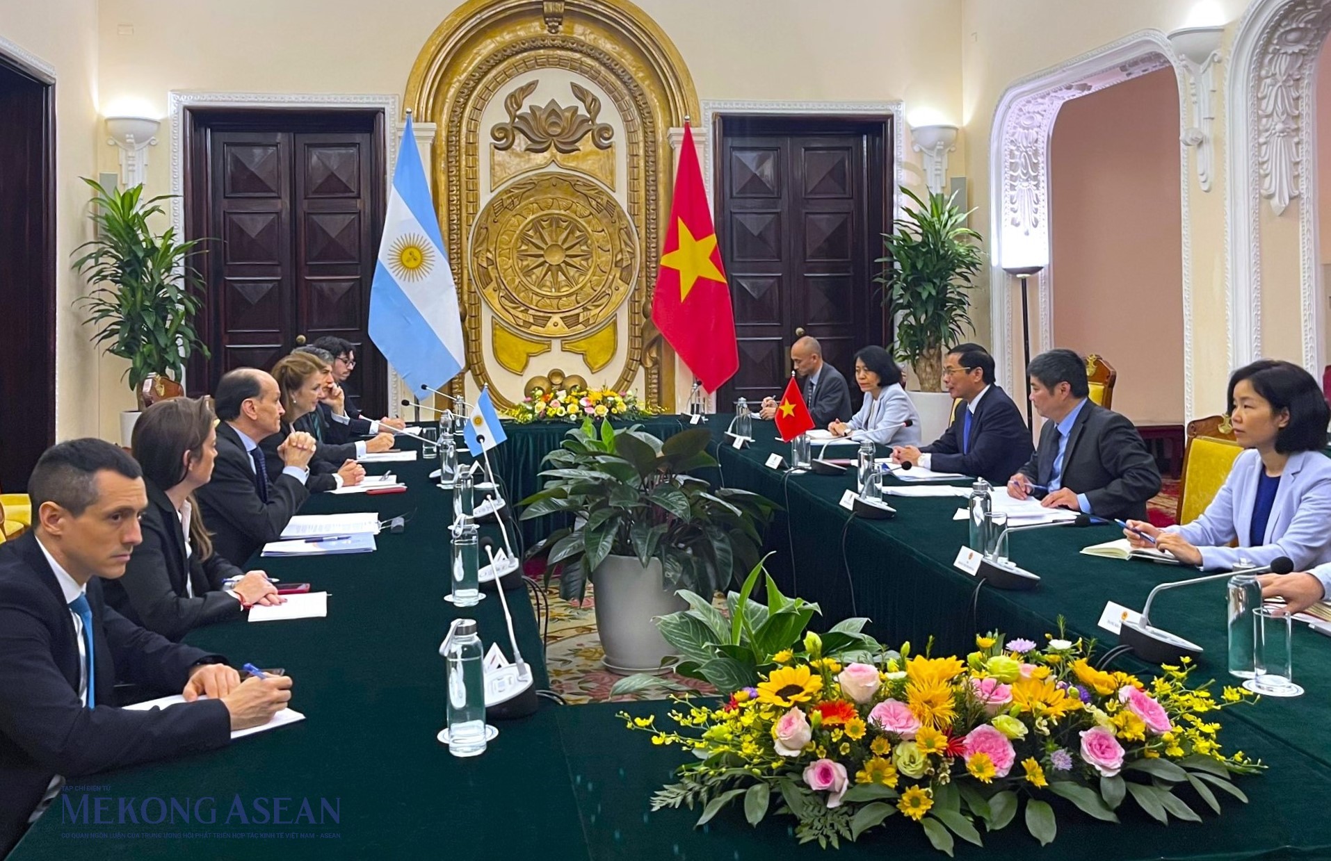 Quang cảnh cuộc hội đ&agrave;m giữa hai Bộ trưởng. Ảnh: Đỗ Thảo - Mekong ASEAN