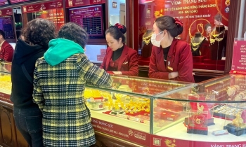 Giá vàng miếng và vàng nhẫn vượt mốc 180 triệu đồng/lượng