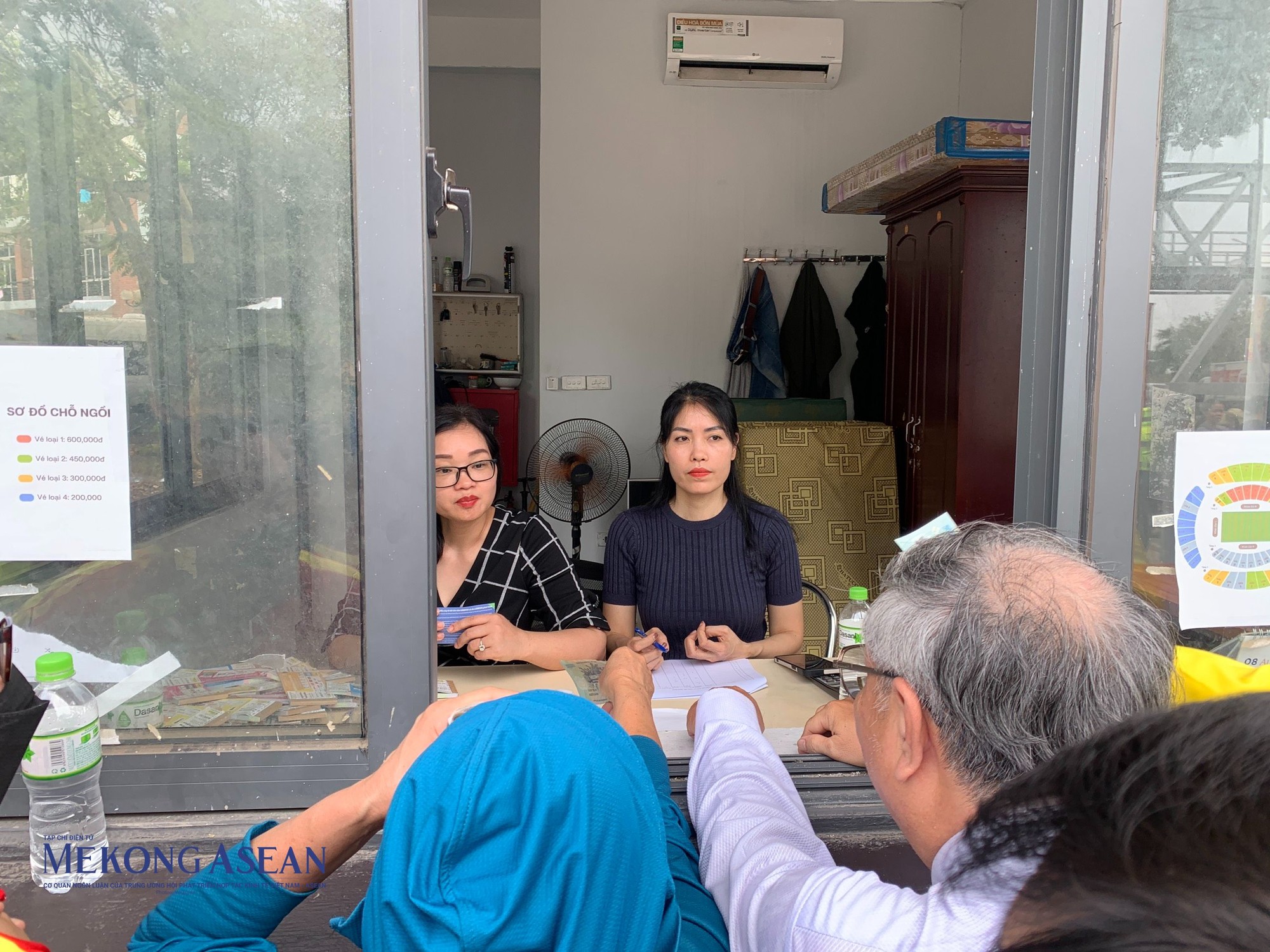 Ở trận đấu n&agrave;y, VFF b&aacute;n v&eacute; với 4 mệnh gi&aacute; l&agrave; 200.000 đồng, 300.000 đồng, 450.000 đồng v&agrave; 600.000 đồng..