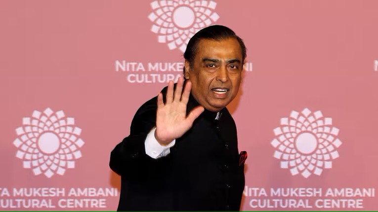 Tỷ ph&uacute; Mukesh Ambani l&agrave; người gi&agrave;u nhất Ấn Độ v&agrave; gi&agrave;u nhất ch&acirc;u &Aacute;. Ảnh: Reuters