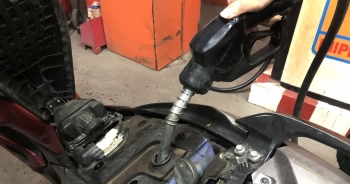 Giá xăng trong nước giảm hơn 1.000 đồng/lít