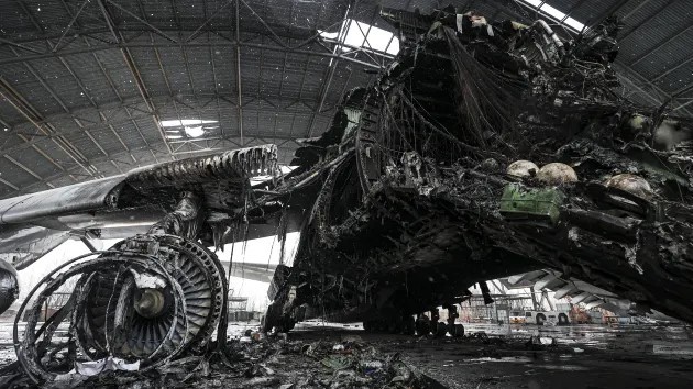 Trong thời điểm xảy ra giao tranh, chiếc m&aacute;y bay AN-225 kh&ocirc;ng thể sơ t&aacute;n v&igrave; đang trong qu&aacute; tr&igrave;nh bảo dưỡng. Ảnh: Getty Images