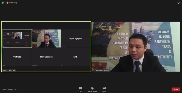 Đối thoại giữa Đại diện Thương vụ v&agrave; doanh nghiệp.