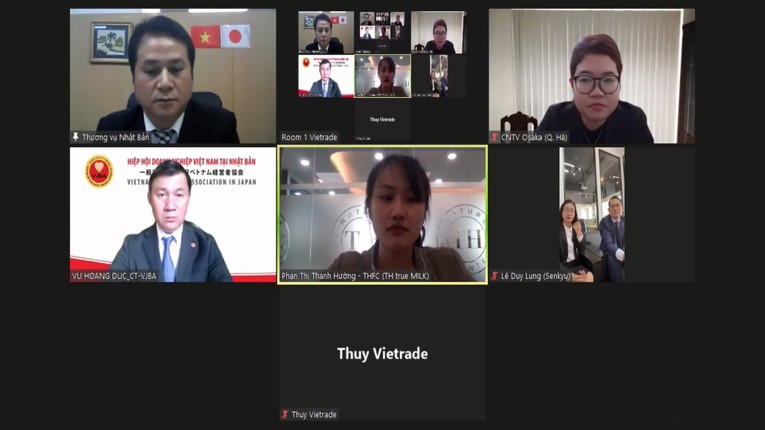 Trao đổi giữa doanh nghiệp v&agrave; ph&iacute;a Thương vụ.