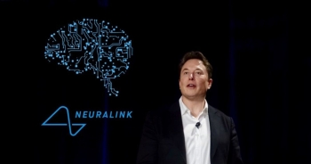 Tỷ phú Elon Musk: Con người có thể tải não bộ vào robot để bất tử
