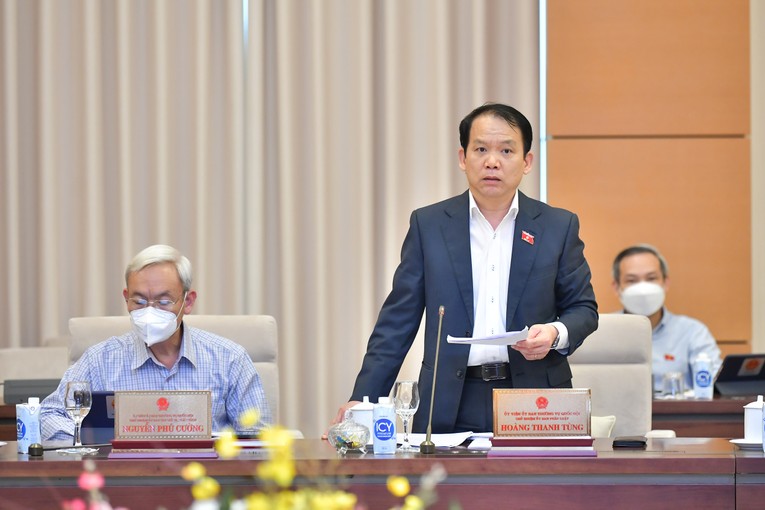 Chủ nhiệm Ủy ban Ph&aacute;p luật Ho&agrave;ng Thanh T&ugrave;ng ph&aacute;t biểu tại Phi&ecirc;n họp. Nguồn: Cổng th&ocirc;ng tin điện tử Quốc hội.
