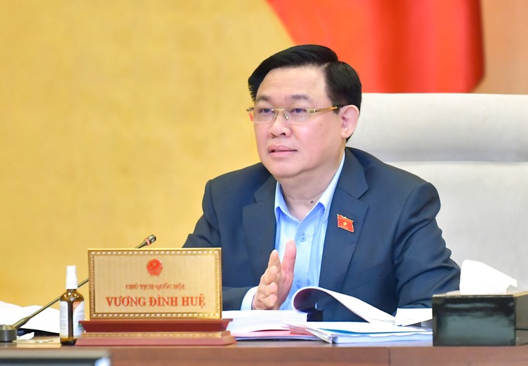 Chủ tịch Quốc hội Vương Đ&igrave;nh Huệ cho &yacute; kiến tại Phi&ecirc;n họp