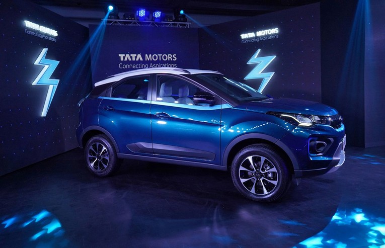 Tata Motors ra mắt mẫu xe thể thao đa dụng Nexon EV tại Mumbai v&agrave;o năm 2020. Ảnh: Reuters