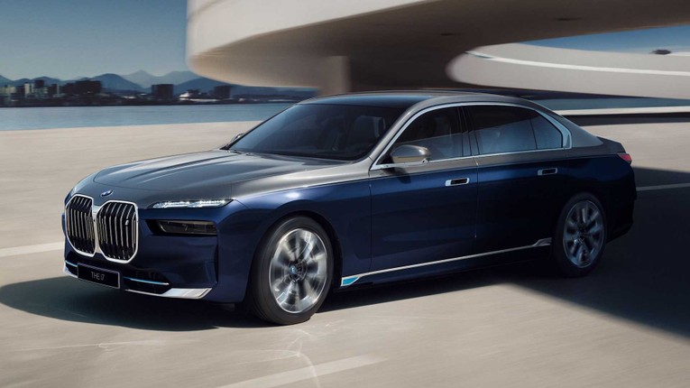 BMW 7-Series &ldquo;The First Edition&rdquo; 2023 dự kiến sẽ được giao đến tay kh&aacute;ch h&agrave;ng v&agrave;o qu&yacute; IV/2022 với số lượng giới hạn chỉ 150 chiếc, chia đều cho 3 biến thể (mỗi biến thể 50 chiếc). Xe c&oacute; gi&aacute; b&aacute;n khởi điểm từ 17.200.000 Y&ecirc;n Nhật (tương đương 134.000 USD).