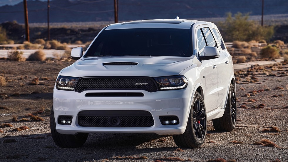 Dodge Durango SRT Hellcat (290 km/h) - Cũng tới từ tập đo&agrave;n Stellantis v&agrave; l&agrave; một trong 2 d&ograve;ng xe 7 chỗ g&oacute;p mặt trong top 9. Durango SRT Hellcat d&ugrave;ng chung động cơ với Jeep Grand Cherokee Trackhawk, nhưng c&oacute; c&ocirc;ng suất nhỉnh hơn. Chiếc SUV n&agrave;y c&oacute; thể đạt vận tốc tối đa l&ecirc;n đến 290 km/h