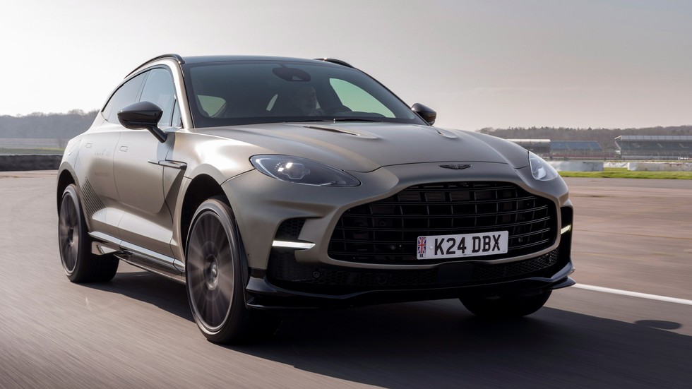 As DBX707 (311 km/h) - D&ograve;ng SUV mới nhất g&oacute;p mặt v&agrave;o danh s&aacute;ch cũng l&agrave; c&aacute;i t&ecirc;n c&oacute; tốc độ tối đa cao nhất, nhờ động cơ V8 4.0L tăng &aacute;p k&eacute;p 697 m&atilde; lực, đ&oacute; l&agrave; chưa kể khả năng tăng tốc 0-100 km/h của xe cũng đứng đầu danh s&aacute;ch n&agrave;y (3,1 gi&acirc;y - ngang với mẫu Porsche Cayenne Turbo GT).