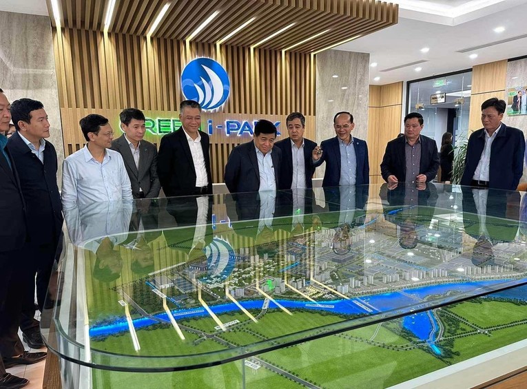 Tổ c&ocirc;ng t&aacute;c số 4 kiểm tra tại Khu c&ocirc;ng nghiệp Li&ecirc;n H&agrave;, Th&aacute;i B&igrave;nh. Ảnh: MPI.