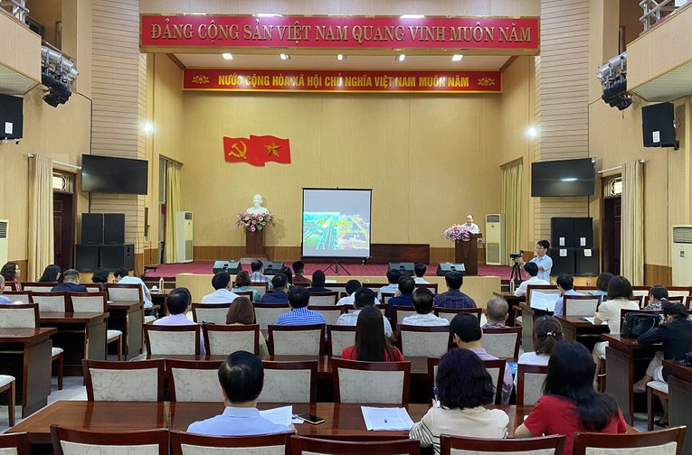 Quang cảnh buổi họp b&aacute;o.