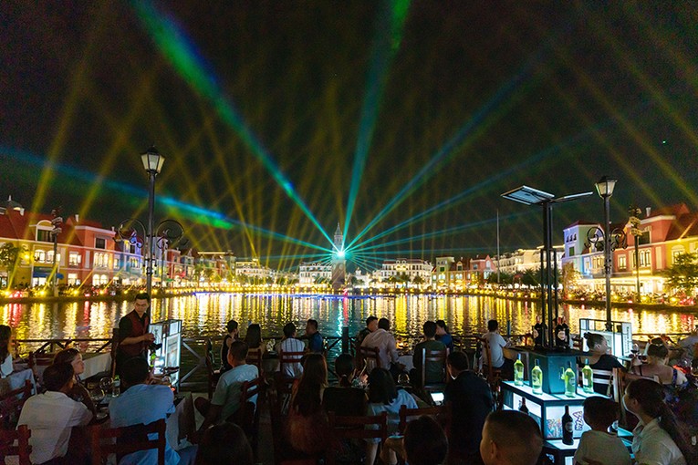 "Cực phẩm" ký ức bò tơ Grand World và foodtour "mãn nhãn" mừng sinh nhật Phú Quốc United Center