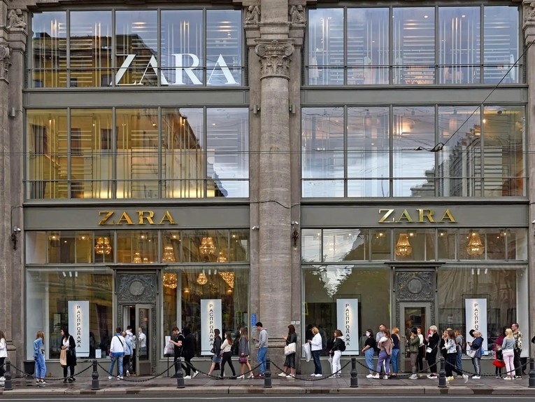 C&aacute;c thương hiệu b&aacute;n lẻ nước ngo&agrave;i thiệt hại 1,5 tỷ USD khi rời Nga ảnh 1