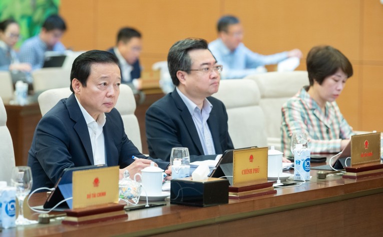 C&aacute;c đại biểu tại phi&ecirc;n họp chuy&ecirc;n đề ph&aacute;p luật th&aacute;ng 4/2023. Ảnh: Quochoi