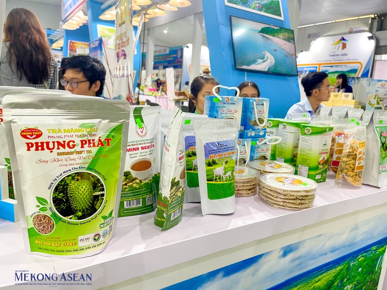 Tr&agrave; m&atilde;ng cầu được l&agrave;m từ tr&aacute;i m&atilde;ng cầu xi&ecirc;m - c&acirc;y trồng mang lại hiệu quả kinh tế tr&ecirc;n v&ugrave;ng đất bị nhiễm ph&egrave;n v&agrave; mặn của x&atilde; Long Mỹ tỉnh Hậu Giang. Ảnh: Thảo Ng&acirc;n