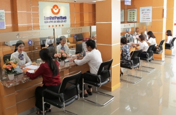 Vợ Phó TGĐ LienVietPostBank muốn bán hết 2,2 triệu cổ phiếu LPB