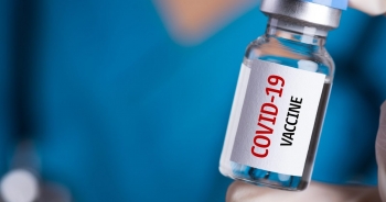 Mỹ khuyến nghị người lớn tuổi tiêm mũi tăng cường Covid-19