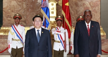 Việt Nam tặng Cuba 5.000 tấn gạo và 300 máy tính bảng