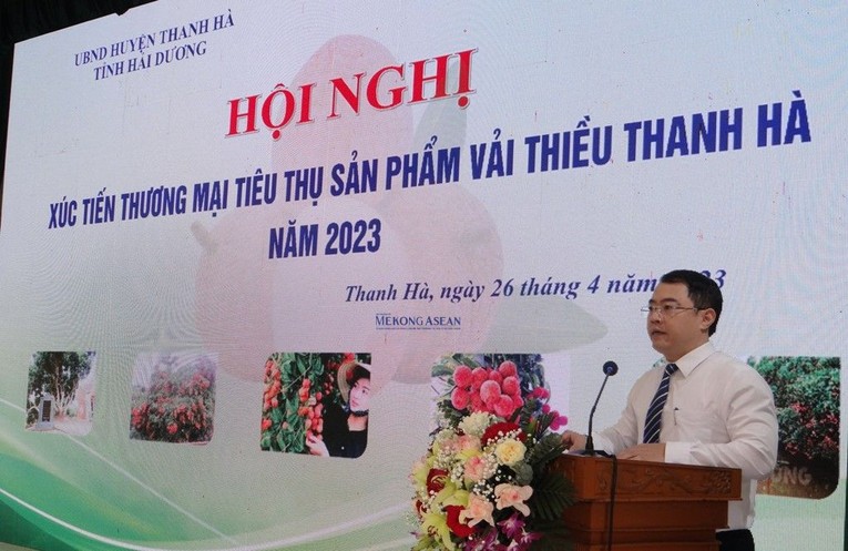 &Ocirc;ng Vũ Việt Anh, Chủ tịch UBND huyện Thanh H&agrave; ph&aacute;t biểu tại hội nghị.