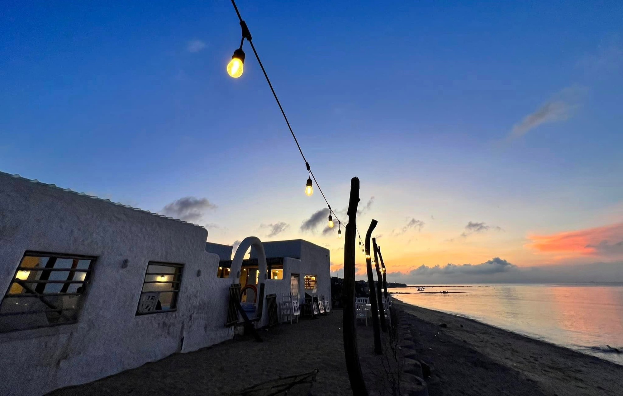 Hừng Đông trên đảo Phú Quý. Ảnh: Quốc Huy Hừng Đông trên đảo Phú Quý. Ảnh: Quốc Huy