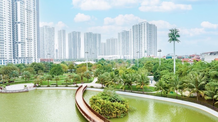 Kh&ocirc;ng gian xanh m&aacute;t tại Vinhomes Smart City l&agrave; nơi an cư của 72.000 cư d&acirc;n đến từ 20 quốc gia.