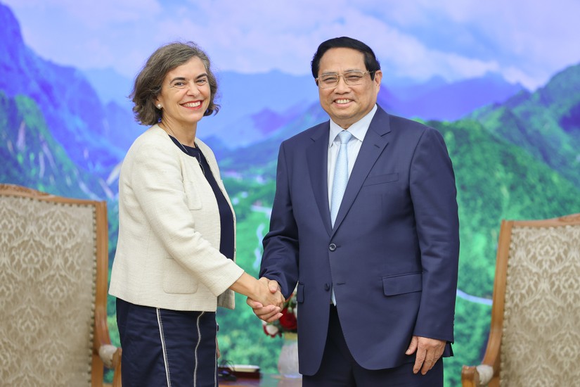 Thủ tướng Phạm Minh Ch&iacute;nh tiếp t&acirc;n Đại sứ T&acirc;y Ban Nha Carmen Cano de Lasala. Ảnh: VGP