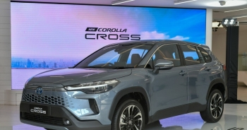 &apos;Nóng&apos; phân khúc SUV đô thị: Toyota Corolla Cross 2024 giảm giá mạnh