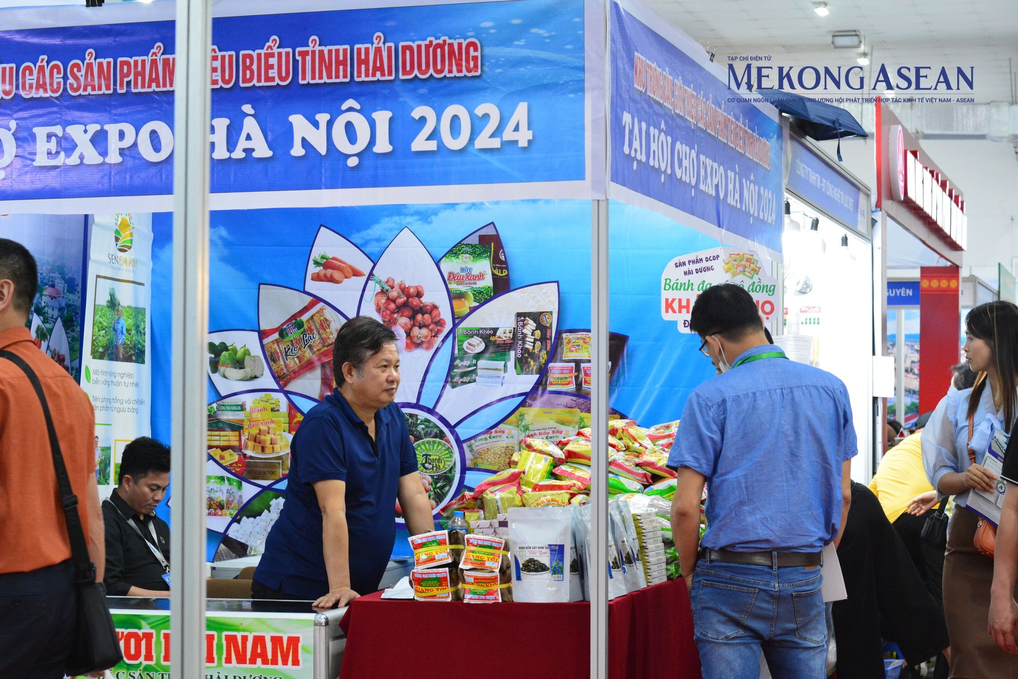 Tỉnh Hải Dương đem đến hội chợ c&aacute;c sản phẩm nổi tiếng của địa phương như b&aacute;nh đậu, b&aacute;nh đa, b&aacute;nh gai, tr&agrave;... Ảnh: L&ecirc; Hồng Nhung - Mekong ASEAN