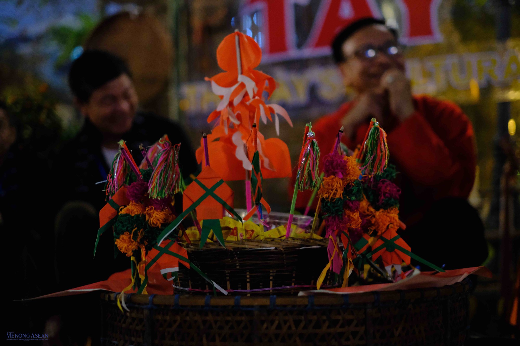 B&agrave;n then l&agrave; dụng cụ được người T&agrave;y b&agrave;y biện khi biểu diễn đ&agrave;n t&iacute;nh. Ảnh: H&agrave; Anh - Mekong ASEAN.