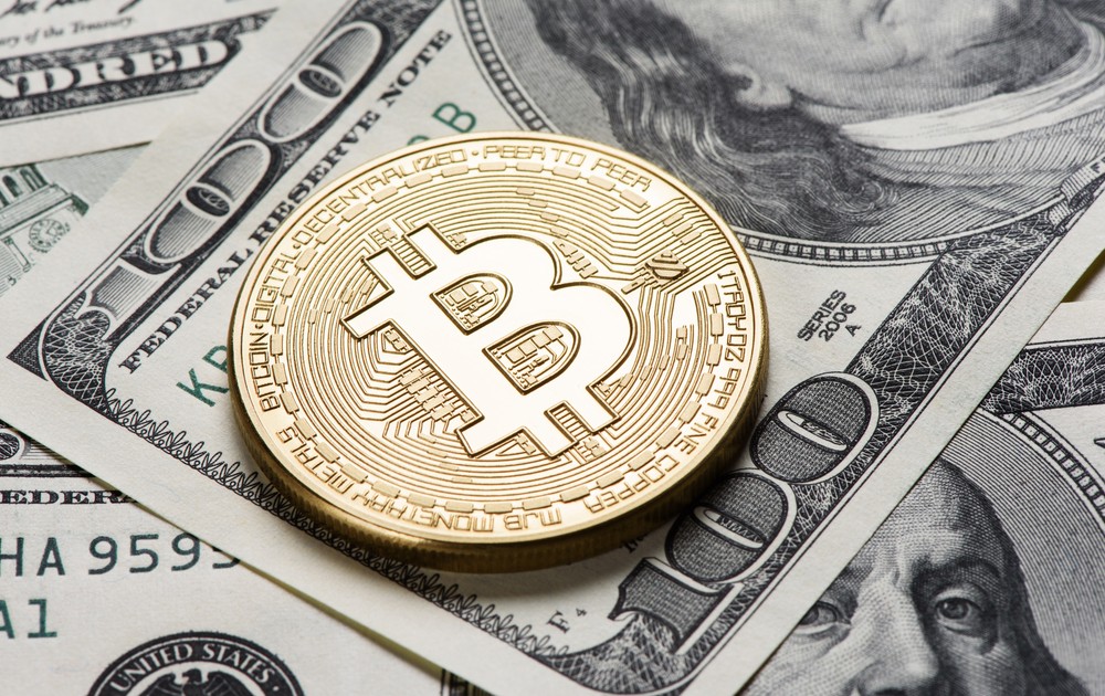 Bitcoin cắm đầu lao dốc sau khi lập đỉnh gần 74.000 USD