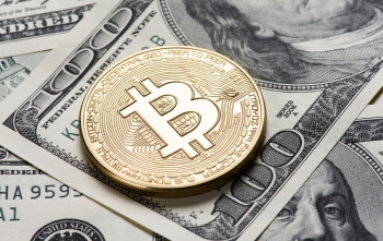 Bitcoin cắm đầu lao dốc sau khi lập đỉnh gần 74.000 USD
