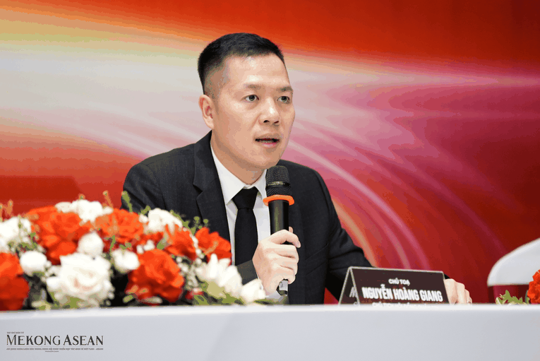 Chủ tịch DNSE Nguyễn Ho&agrave;ng Giang ph&aacute;t biểu tại đại hội.