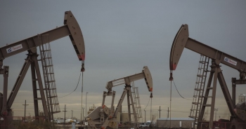 Giá dầu tăng 3% sau tin Israel tấn công Iran