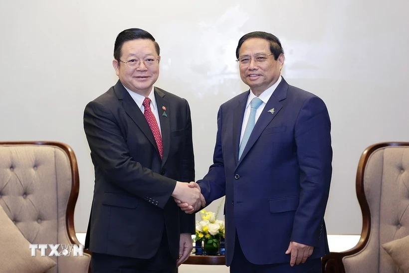 Thủ tướng Phạm Minh Ch&iacute;nh tiếp Tổng Thư k&yacute; ASEAN Kao Kim Hourn. Ảnh: TTXVN