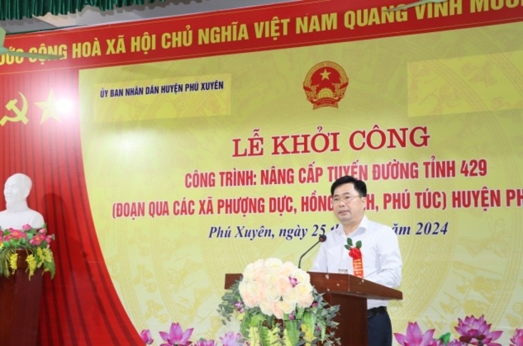 &Ocirc;ng Nguyễn Mạnh Huy, Ph&oacute; Chủ tịch UBND huyện Ph&uacute; Xuy&ecirc;n ph&aacute;t biểu tại buổi lễ. Nguồn: UBND huyện Ph&uacute; Xuy&ecirc;n.