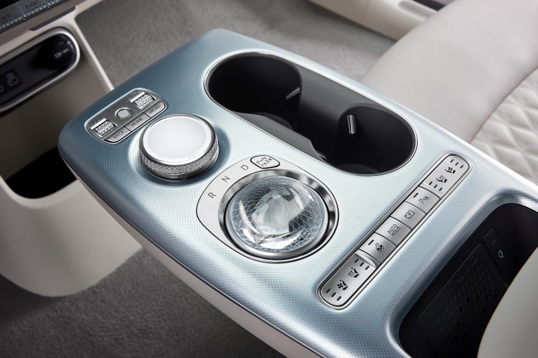 So k&egrave; 'cặp anh em' xe điện Genesis GV60 v&agrave; Kia EV6 ảnh 11