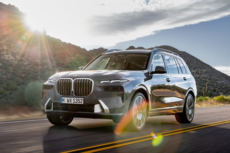 BMW X7 2023 v&agrave; Mercedes-Benz GLS: Cuộc đối đầu SUV hạng sang của hai 'đồng hương' ảnh 3