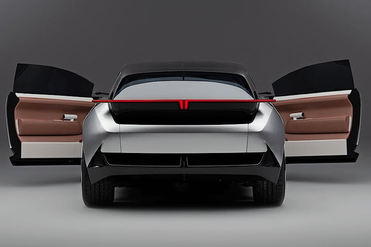 Hiện tại rất &iacute;t th&ocirc;ng tin chi tiết về Tata Avinya 2023, tuy nhi&ecirc;n kiến tr&uacute;c EV Pure mới của Tata đ&atilde; đưa ra một số tuy&ecirc;n bố lớn. Nh&agrave; sản xuất xe của Ấn Độ kh&ocirc;ng cho biết mức pin sẽ lớn như thế n&agrave;o, nhưng của họ c&oacute; thể cung cấp cho xe phạm vi &iacute;t nhất 500 km với khả năng sạc nhanh trong 30 ph&uacute;t. Tốc độ n&agrave;y nhanh hơn bất kỳ chiếc EV n&agrave;o đang được sản xuất, bao gồm to&agrave;n bộ d&ograve;ng xe Tesla v&agrave; I-Pace của ri&ecirc;ng Jaguar .