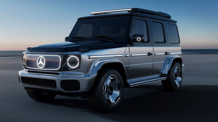 Mercedes-Benz EGQ: Sau hơn nửa năm giới thiệu bản concept Mercedes-Benz EQG - một chiếc G-Class thuần điện, mới đ&acirc;y, h&atilde;ng xe Đức đ&atilde; ch&iacute;nh thức x&aacute;c nhận rằng EQG ho&agrave;n to&agrave;n mới sẽ được b&aacute;n ra v&agrave;o khoảng năm 2024. EQG sử dụng phi&ecirc;n bản sửa đổi của nền tảng G-Class hiện tại. Điều đ&oacute; c&oacute; nghĩa l&agrave; mẫu SUV thuần điện mới sẽ kh&ocirc;ng chia sẻ kiến tr&uacute;c EVA2 của EQS v&agrave; EQE SUV.