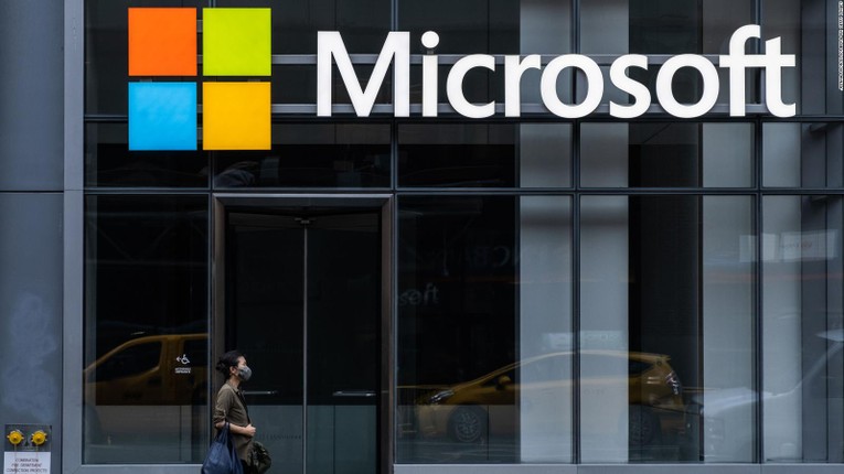 Microsoft: Tại Microsoft, những vị tr&iacute; được trả lương cao nhất bao gồm kỹ sư phần mềm, quản l&yacute; b&aacute;n h&agrave;ng v&agrave; nh&agrave; nghi&ecirc;n cứu. Mức lương cao nhất cho vị tr&iacute; gi&aacute;m đốc b&aacute;n h&agrave;ng l&agrave; 250.000 USD. Trong một khảo s&aacute;t nội bộ của Microsoft do Business Insider thực hiện, 55% nh&acirc;n vi&ecirc;n cho biết v&agrave;o năm 2020 mức lương, thưởng kh&aacute; l&agrave; cạnh tranh so với c&aacute;c c&ocirc;ng việc tương tự tại c&aacute;c c&ocirc;ng ty kh&aacute;c.