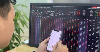 Nhà đầu tư cá nhân vẫn mở mới hơn 230.000 tài khoản trong tháng 4 'đỏ lửa'