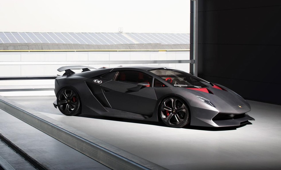 Lamborghini Sesto Elemento: L&agrave; một &amp;amp;amp;quot;qu&aacute;i th&uacute;&amp;amp;amp;quot; chỉ d&agrave;nh ri&ecirc;ng cho đường đua hiệu suất cao, với chỉ 20 chiếc được sản xuất d&agrave;nh cho những kh&aacute;ch h&agrave;ng trung th&agrave;nh nhất của Lamborghini. Đ&acirc;y l&agrave; một trong những si&ecirc;u xe nhẹ nhất từ trước đến nay, chỉ nặng 2.202 Ib, bao gồm cả hộp số v&agrave; động cơ V10 khổng lồ.
